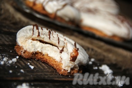 Печенье, приготовленное из кокосовой стружки без добавления муки, получилось и красивым, и очень вкусным.
