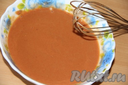 Перемешать соус.
