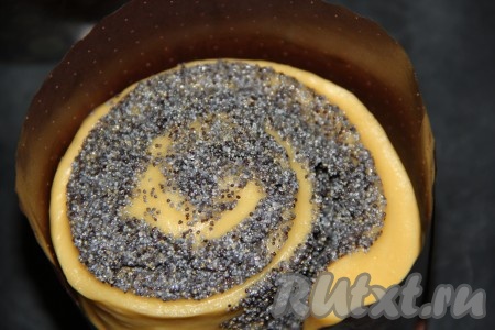 Тесто в формах оставить в тёплом месте на 1 час, за это время тесто в формах "вырастет", увеличится в размере.
