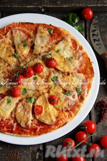 Пицца с ветчиной и сыром