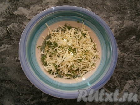 Сыр с укропом перемешать.