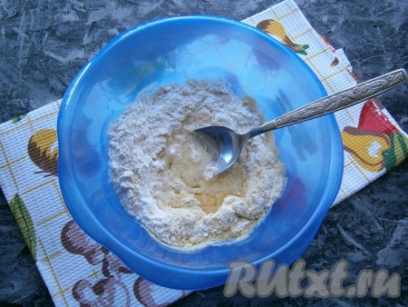 Влить растительное масло.
