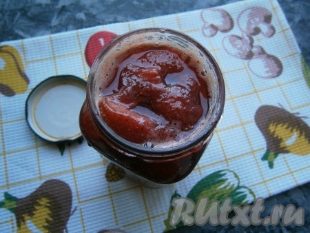 Разложить варенье по простерилизованным сухим баночкам.
