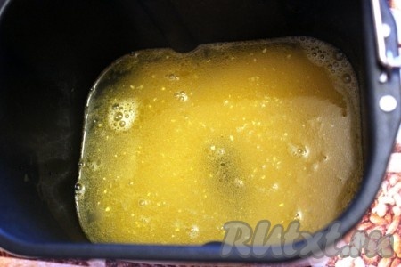 Затем влить кипяток.