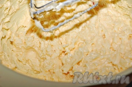 В результате получается такой вот крем для нашего тортика.