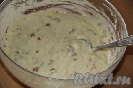 Перемешать тесто ложкой. Тесто для приготовления венских вафель получится очень воздушным и в меру густым.
