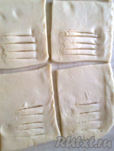 Надрезы должны располагаться по середине и не доходить до краёв.
