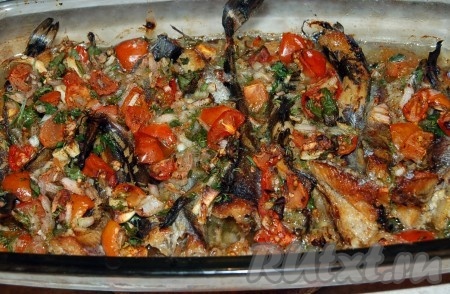 Через 30 минут достаем из духовки рыбку по-гречески.
