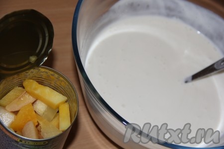 Тщательно перемешать творожно-желейную массу.&nbsp;
