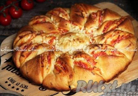 Пирог с колбасой и сыром в духовке