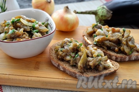 Баклажаны с луком и майонезом