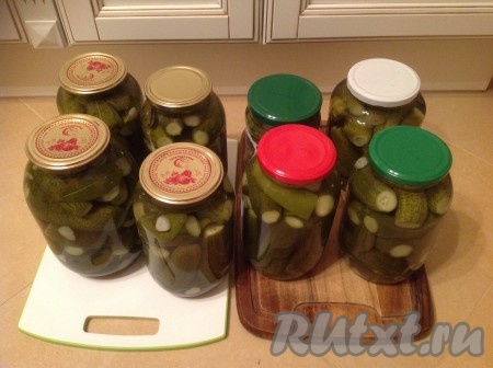 Переворачиваем банки и убираем на хранение до зимы.
