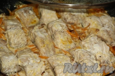 И скумбрия, и овощи, приготовленные вместе с рыбкой, получаются очень вкусными и аппетитными.
