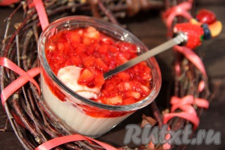 Рисовый десерт получается аппетитным и очень вкусным. Ну а с соусами можно экспериментировать бесконечно, выбирая тот, который особенно понравится и вам, и вашим близким. Нежный рисовый мусс непременно придётся по вкусу и деткам, и взрослым!