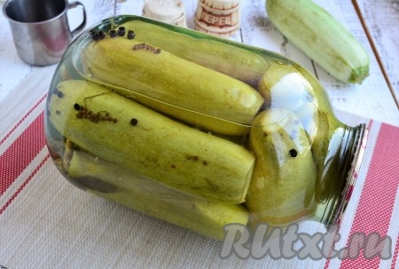 Кабачки, маринованные целиком на зиму