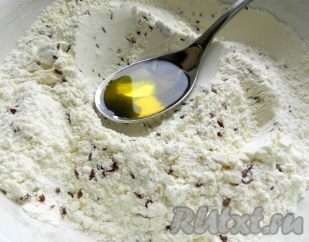 Добавить оливковое масло