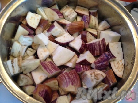 Отварить оставшиеся баклажаны.