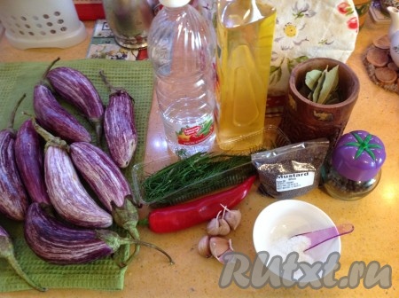 Подготовить необходимые продукты для приготовления маринованных баклажанов граффити.