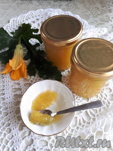 Вкусный и ароматный джем из кабачков с лимоном и желе готов. Остывший джем получается густым, не расплывается.

Из данного количества продуктов получилось 2 баночки по 400 грамм и пару ложек осталось для дегустации.