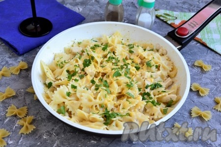 Фарфалле с курицей в сливочном соусе