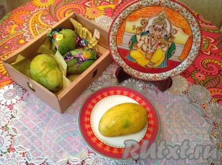 Манго вымыть и протереть насухо. 