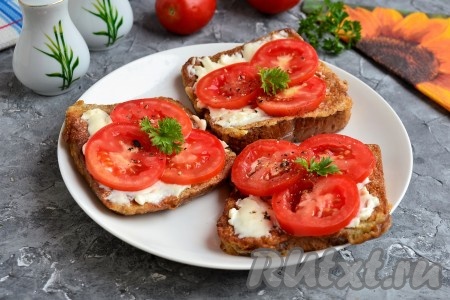 Гренки с помидорами и сыром