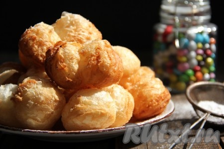 Приготовить пончики из слоёного теста совсем несложно, да и времени потребуется совсем немного, а в результате вы получите воздушное лакомство к чаю. Очень вкусно, всем советую!
