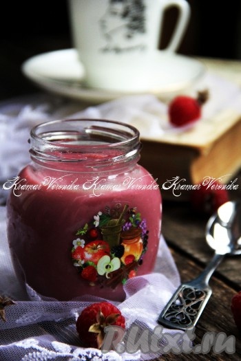 Красивый и очень вкусный малиновый курд можно подать к столу в качестве десерта, использовать для прослаивания тортов или в качестве начинки для пирожных. Выпечка с таким курдом получается необыкновенно ароматной. Обязательно приготовьте и вам точно понравится это нежнейшее лакомство!