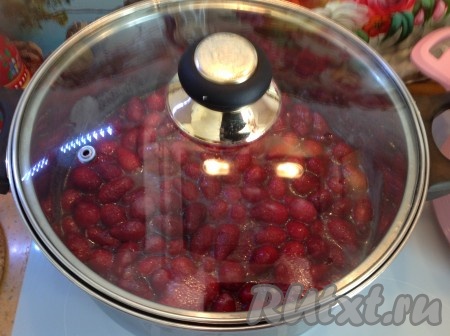 Проварить варенье из кизила 5-7 минут с момента закипания и снять с огня. Оставить остывать.&nbsp;
