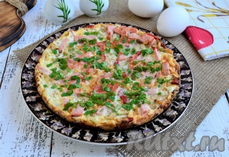 Омлет с белокочанной капустой на сковороде