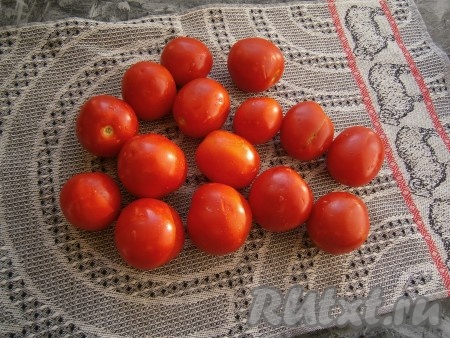 Разложить их на полотенце и дать полностью высохнуть.