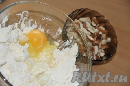 Добавить яйца.