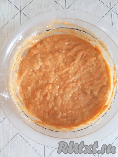 Перемешать до однородности и тесто готово, оно получится в меру густым.
