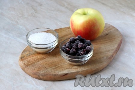 Подготовить продукты по списку для приготовлени компота из яблок и смородины в кастрюле