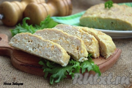 Куриный рулет с яйцами в духовке