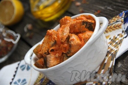 Подать нежный, аппетитный рыбный гуляш с любым гарниром в горячем виде. Я приготовила это блюдо из горбуши, получилось необыкновенно вкусно. Если вы ещё не готовили рыбку по этому рецепту, обязательно попробуйте!