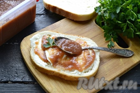 Особенно хороши с этой икоркой бутерброды со сливочным маслом. Засолите икру трески по этому рецепту и насладитесь её замечательным вкусом, к тому же она ещё и очень полезна.