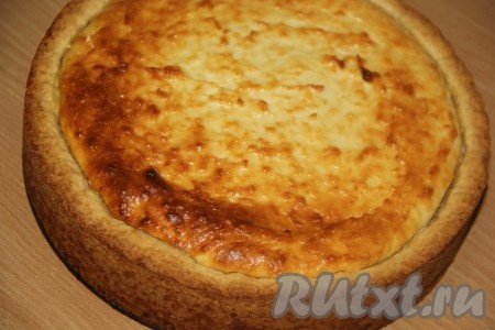 Выпекать чизкейк с кокосовой стружкой, примерно, 45-50 минут при температуре 190 градусов. Готовый чизкейк полностью остудить в форме.
