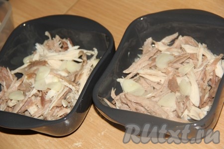 Добавить чеснок.
