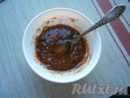 Тщательно перемешать, добавить растительное масло и мёд, ещё раз перемешать и соус-маринад готов.
