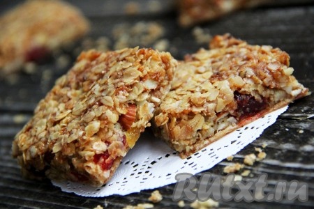 Вот такое красивое, аппетитное лакомство получилось. Вкусные, хрупкие козинаки из овсяных хлопьев, приготовленные в домашних условиях, станут прекрасной альтернативой покупным сладостям!