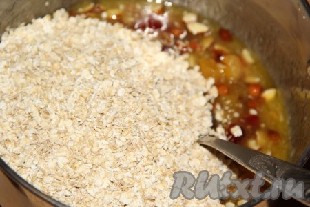 Сюда же добавить овсяные хлопья.
