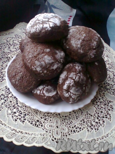 Выпекаем шоколадные пряники в разогретой духовке при температуре 180-200 градусов в течение 20-25 минут (до лёгкой румяности), ориентируйтесь по вашей духовке. Вот мягкие, вкусные прянички и готовы.
