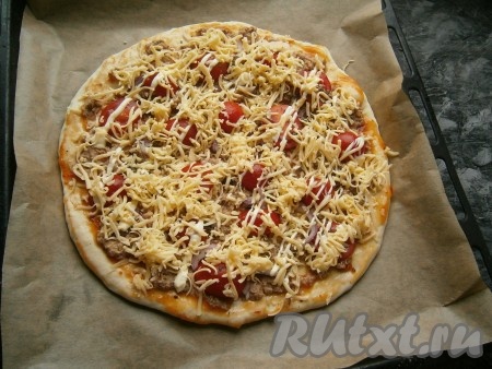 Сверху посыпать натёртым на средней тёрке сыром.
