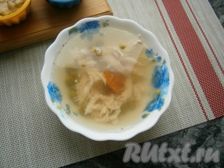 Вместо силиконовых формочек можно приготовить заливное в обычных пиалах или в тарелках.
