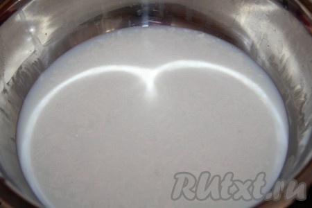 Кефир довести до кипения.