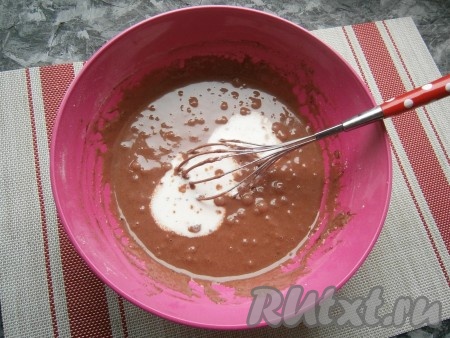 Долить оставшиеся 45 мл молока.
