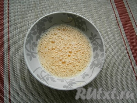 Яичное тесто должно получиться однородным.
