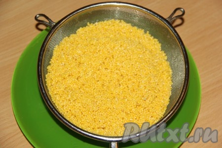 Пшено хорошо промыть под проточной водой.