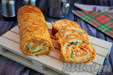 Очень вкусный, яркий морковный рулет с сыром и чесноком подать к столу. Уверена, эта аппетитная закуска понравится многим, всем советую попробовать!